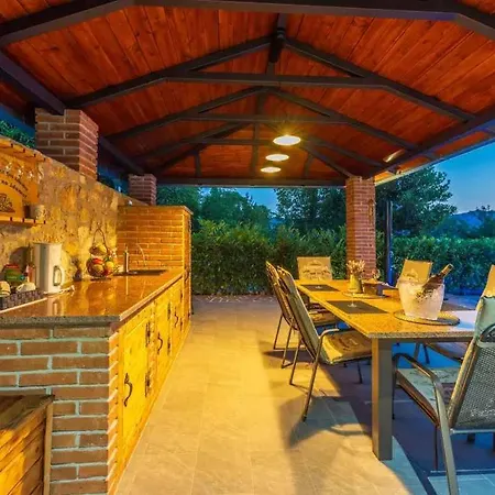 Villa With Pool In 45280 Grižane