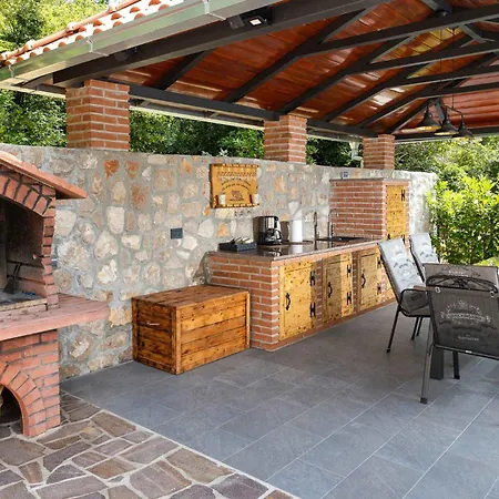 Villa With Pool In 45280